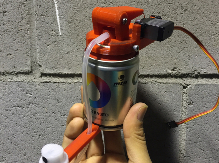 Graffiti Extender for Drones 3d printed Device mounted