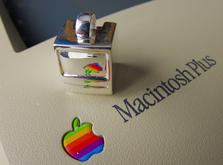 Macintosh SE/Plus Keychain item [25mm] 3d printed Premium Silver - Collectors edition