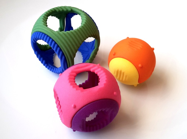 Dual Sphericon puzzle with 3 layers - interim laye 3d printed The three spheres side by side