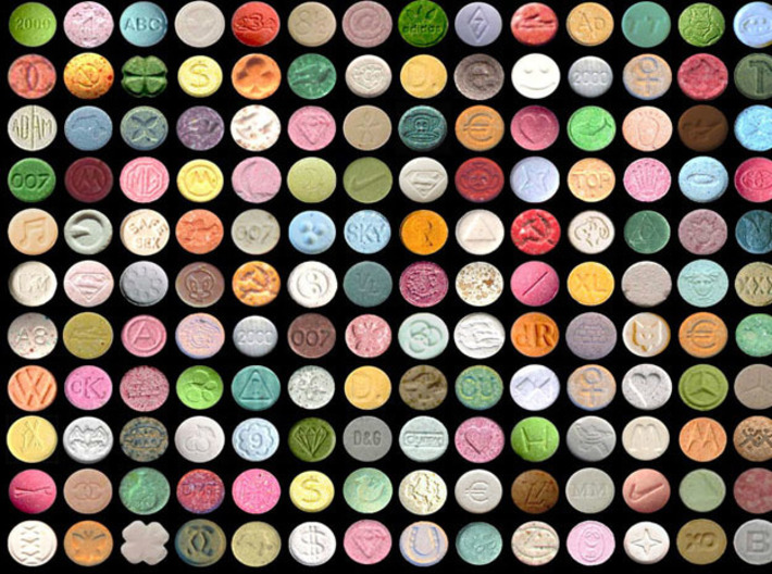 XTC / MDMA / Ecstasy Molecule Model. 3 Sizes. 3d printed Pills containing XTC / MDMA