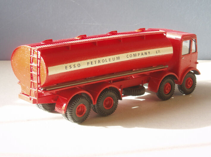 1:43 AEC Mammoth Major Mk1 Cab & 8Whl Chassis 3d printed Elliptical fuel tank body fitted