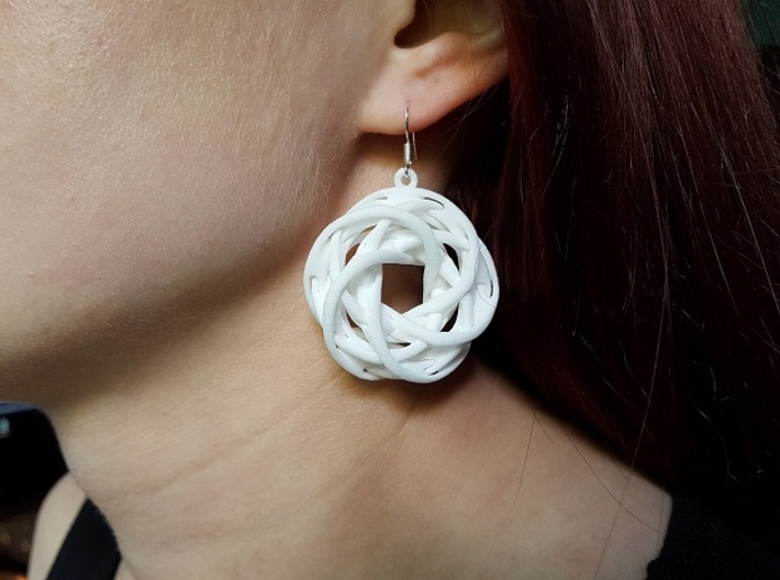Interlocked tori earrings 3d printed