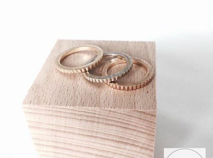 Ingranaggi Ring S/M 17mm 3d printed Only for Photo purposes 3 rings are shown: Gold Yellow, Rose &amp; Rhodium Plated
