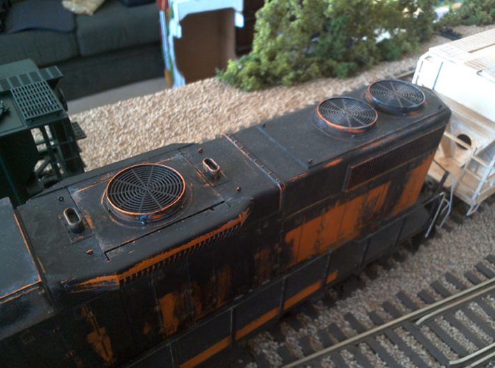 Dynamic Brake and Radiator Fans for O Scale Weaver 3d printed Painted and weathered parts installed on a Weaver GP38-2