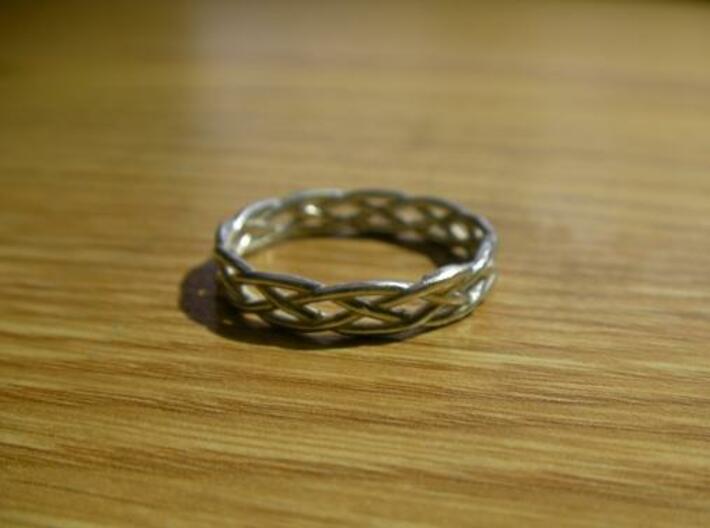 Celtic Knot Ring 3d printed Silver Glossy