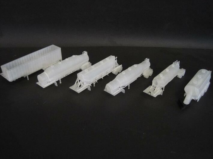 N scale 1/160 Dry Bulk 1000 Trailer 08b  3d printed Another photo of trailers. Detail is very good, even the holes in the catwalks print.