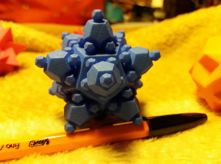 Small Dodecahedron approximated by dodecahedra 3d printed