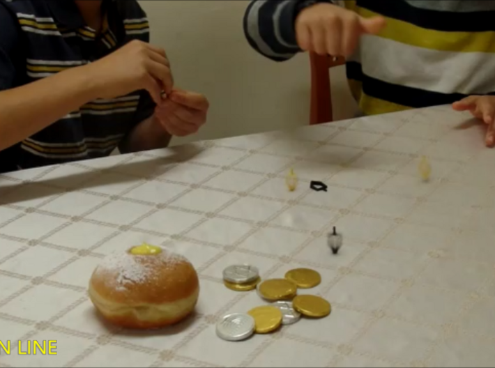 2D spinning hanukkah dreidel 3d printed 