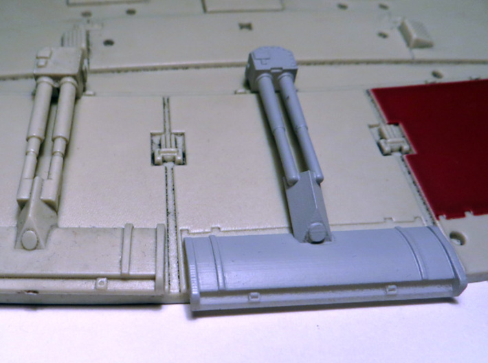 YT1300 DEAGO ENGINE LOUVER ARM W PLATE 3d printed Comparison with the stock part.