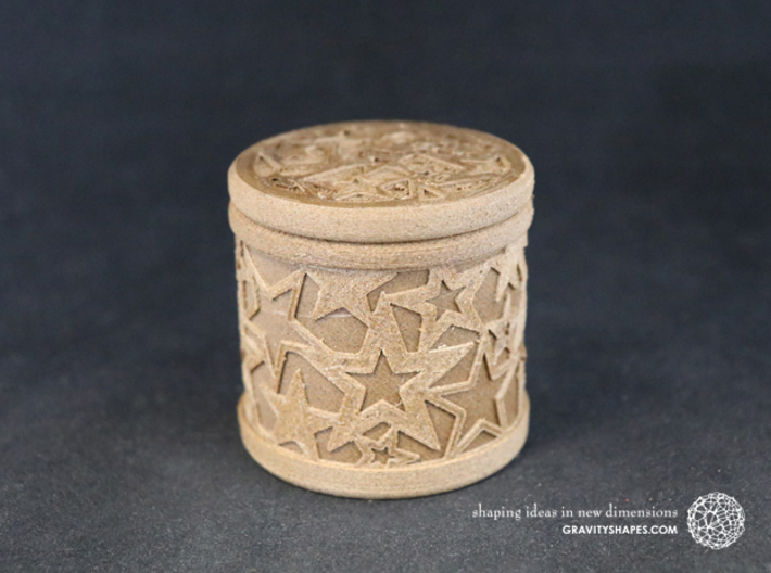 Gift Box No. 1 with Stars (solid, high) 3d printed The photo shows an own print (FDM print) made of brown wood incl. decorative lacing.