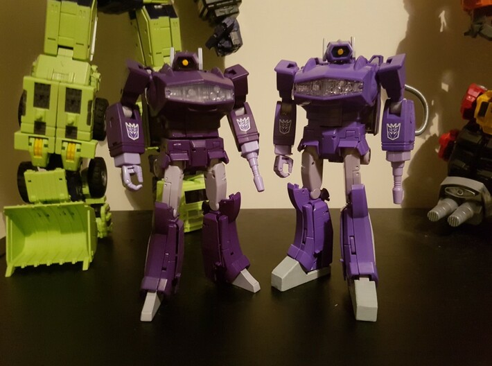Transformers MP Shockwave feet 3d printed Comparison with MP Shockwave with normal feet