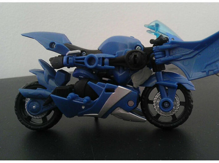 Chromia homage Indigo U128R Head For RID RC  3d printed Indigo Head in Frosted Ultra Detail (Head Placement) on TFP Arcee 