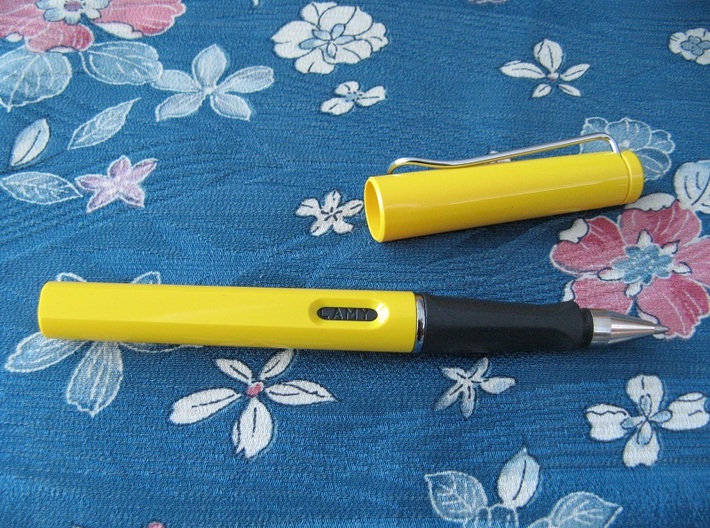 Pen Grip for Lamy Safari RB (Uni UMR-1/5/7/10) 3d printed (Lamy Safari & Uni parts not included)