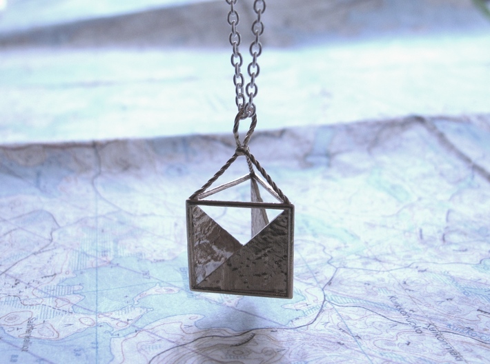 Control 3d printed Bronze with silver chain