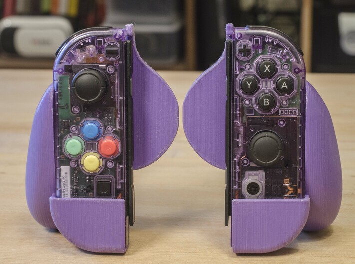 Nintendo Griplash! 3d printed The Griplash can stay on the joycons with no console. Use them while sitting on the couch!