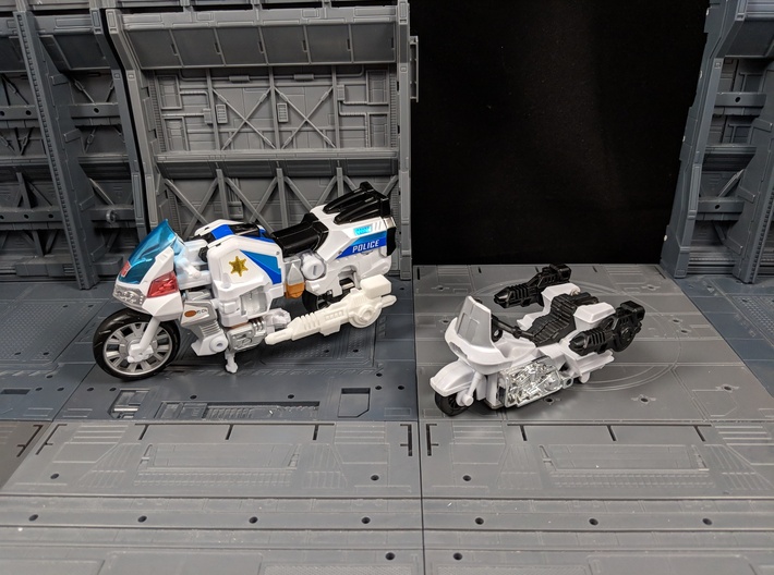 TF Combiner Wars Groove Motorcycle Cannon Set 3d printed Compared to the G1