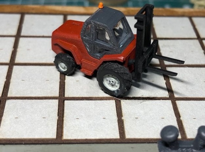 N Scale 5t Manitou Forklift 3d printed painted model on the first test on the quayside