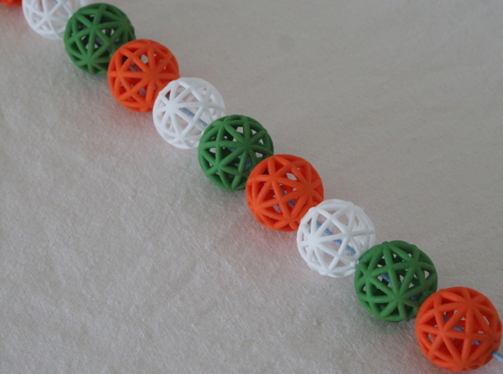 torus_pearl_loop_type4_thin 3d printed White is type8, Green is type6 and Orange is type4.