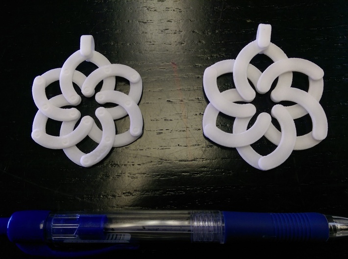 Expandable Mandala Pendant/Keychain 3d printed 