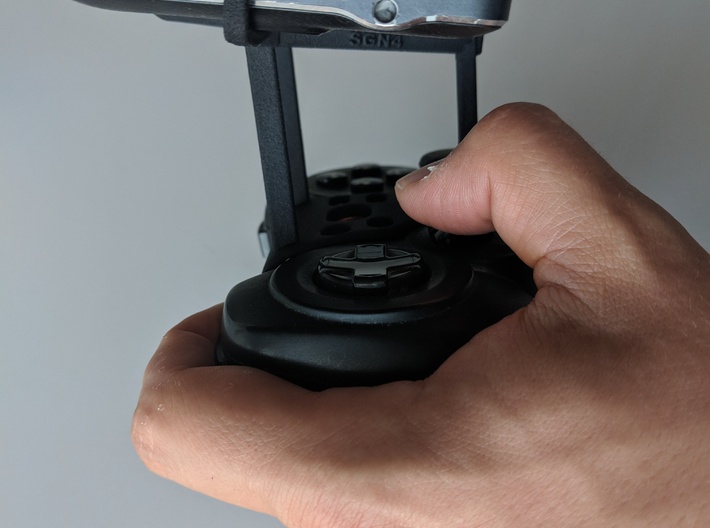 Controller mount for F710 & Apple iPad mini 2 - To 3d printed Over the top - side