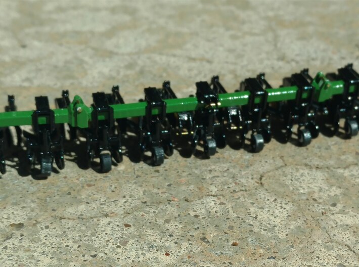 1/64 Scale 8row36 Cultivator Folding Toolbar 2of2 3d printed Toolbar with row units sold separately