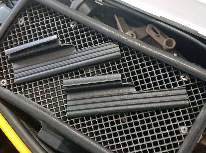 Lancia Delta fender wing trim (R) 3d printed Old next to new