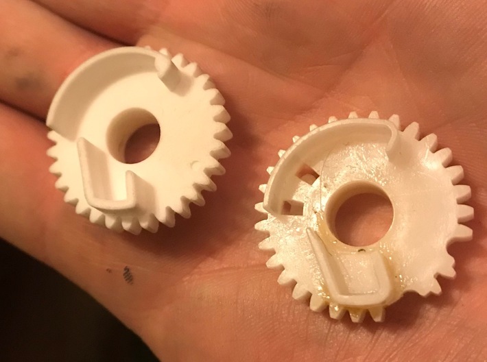 Sony Betamax Loading/Timing Gear - 3-684-163-01 3d printed New Gear on Left