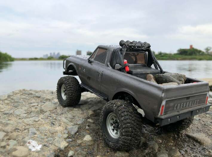 SCX24 C10 Truckbed 3d printed Delivering rocks to the riverside