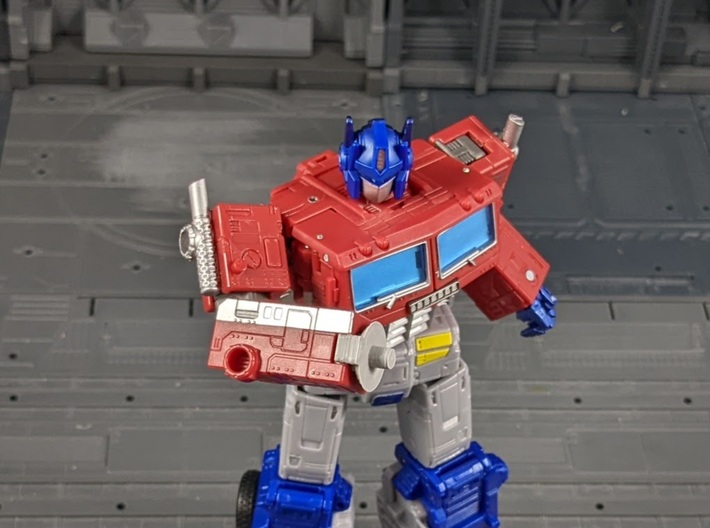 TF Earthrise Kingdom Prime Axe Set 3d printed Attach the adapter onto Optimus' wrist.  Use the clip to connect the adapter.