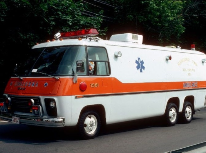 N Scale 1975 Big Ambulance 3d printed 