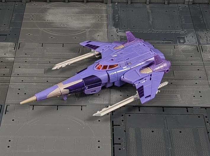 TF Kingdom Cyclonus Great Sword Set 3d printed Holders can mount the swords in vehicle mode