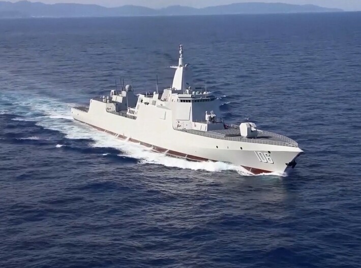 Nameplate Yan'an 延安 (10 cm) 3d printed Type 055 Renhai-class guided missile destroyer Yan'an.  Photo: China PLAN.
