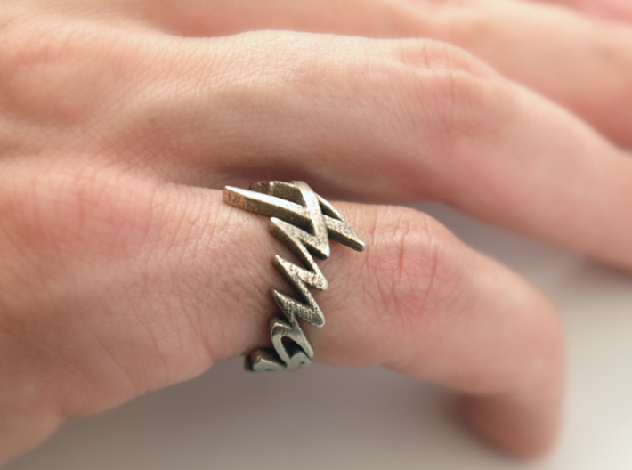 Amour Fou Ring (Various Sizes) 3d printed 