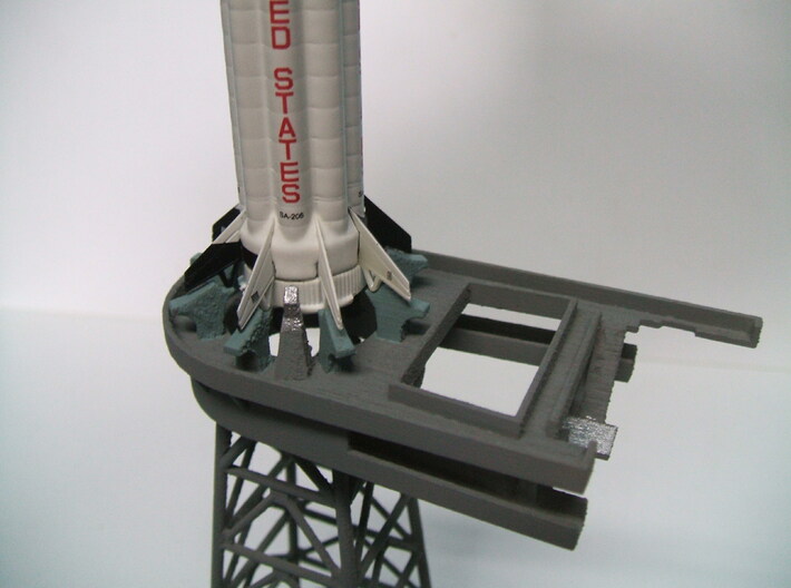 1/400 Saturn 1B MLP, Apollo launch pad 3d printed This shows the hold-down arms and umbilical supply lines.