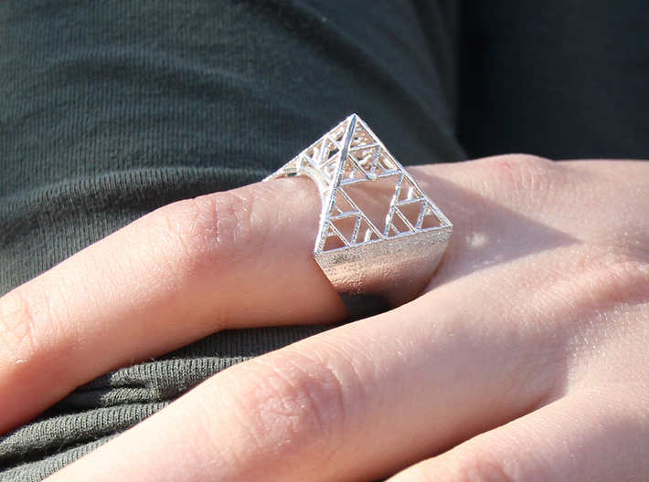 Sierpinski Pyramid Ring (feminine version) size 9 3d printed