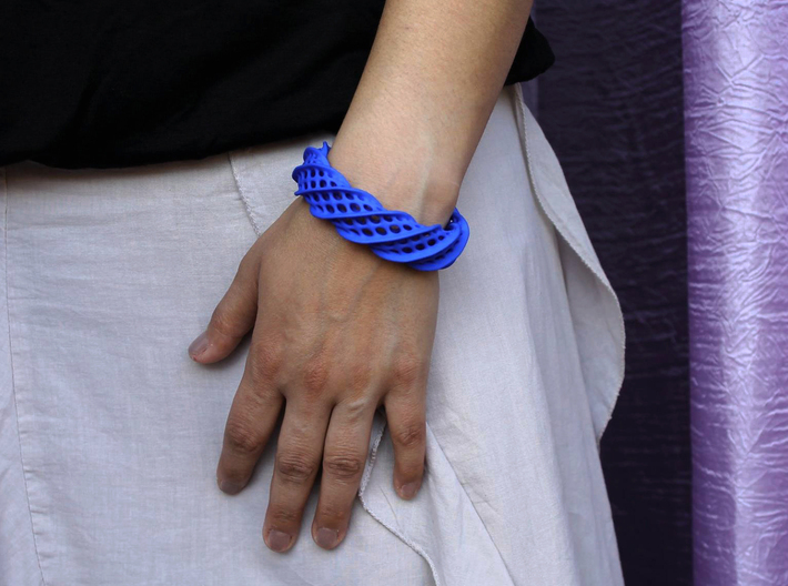 Twist Cuff (Size M) 3d printed Printed in Blue Strong &amp; Flexible Polished Plastic