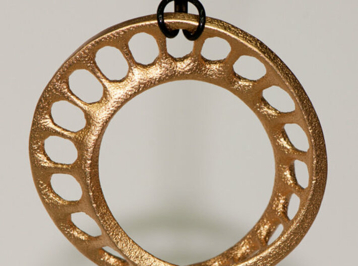 mobius track 4 cm 3d printed Print in Gold-Plated Stainless Steel