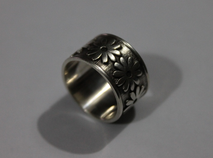 18 Daisy Solid V4 Ring Size 7.5 3d printed
