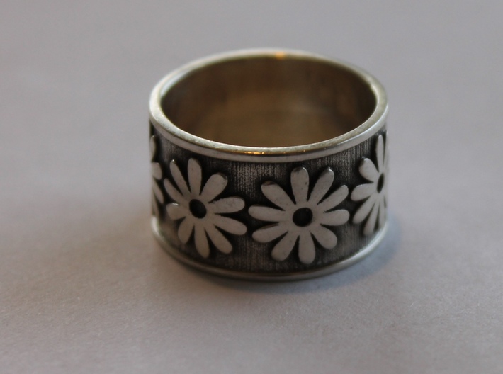 31 Daisy ring Ring Size 7 3d printed