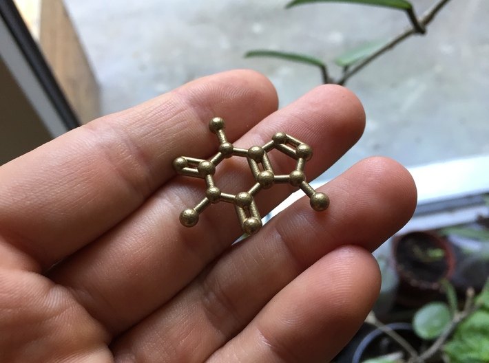 Caffeine Molecule Necklace / Keychain 3d printed Caffein (coffee) molecule necklace / keychain.